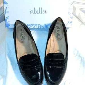 Abella True Comfort Zoey Black Patent Penny Loafer. Size 10